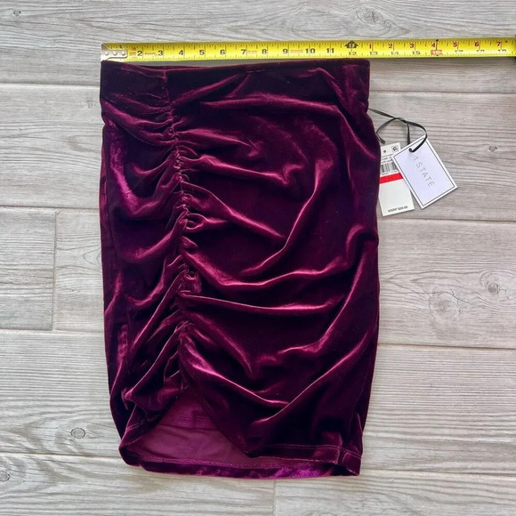 1.State Cocktail Burgundy Velvet Pencil Skirt‎ Size XS NWT - Picture 1 of 6